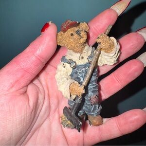 Vintage raking bear figurine
